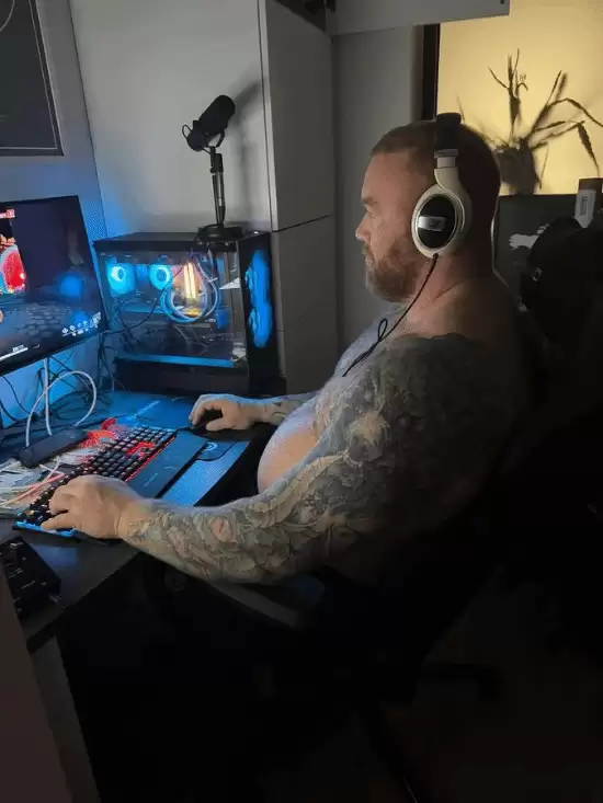 魔山比昂森破硬拉纪录并回应电竞邀约