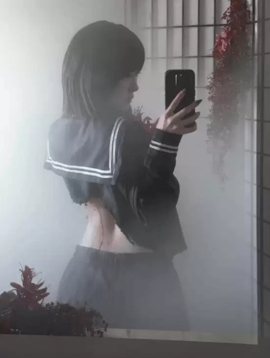 樱花妹COS《寂静岭f》女主太还原 气质美貌更胜一筹