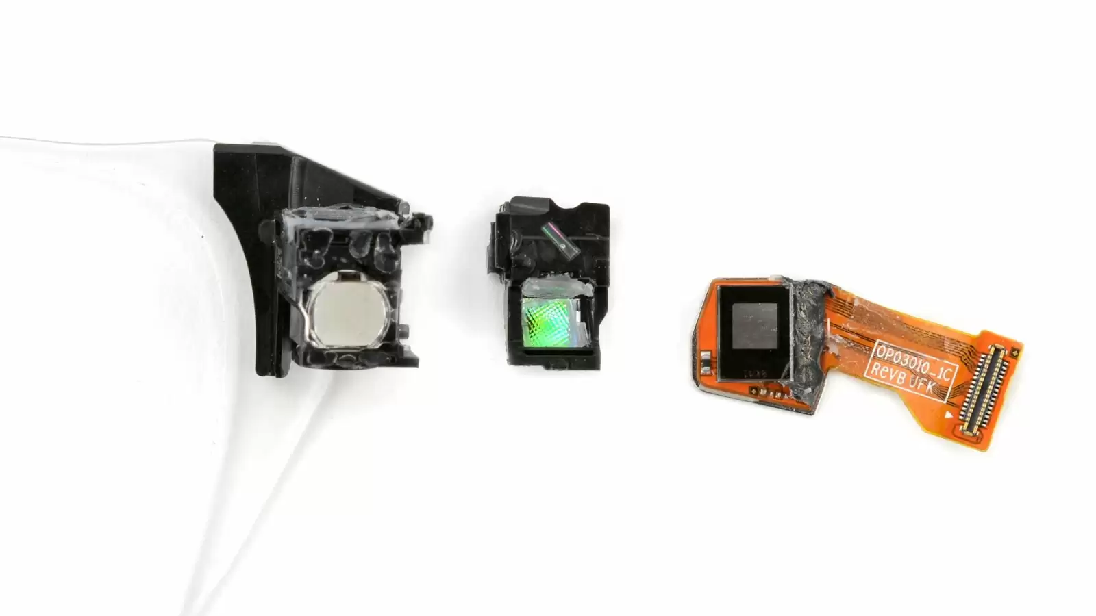 Meta Ray-Ban Display 智能眼镜拆解：AR 技术领先，可维修性存短板