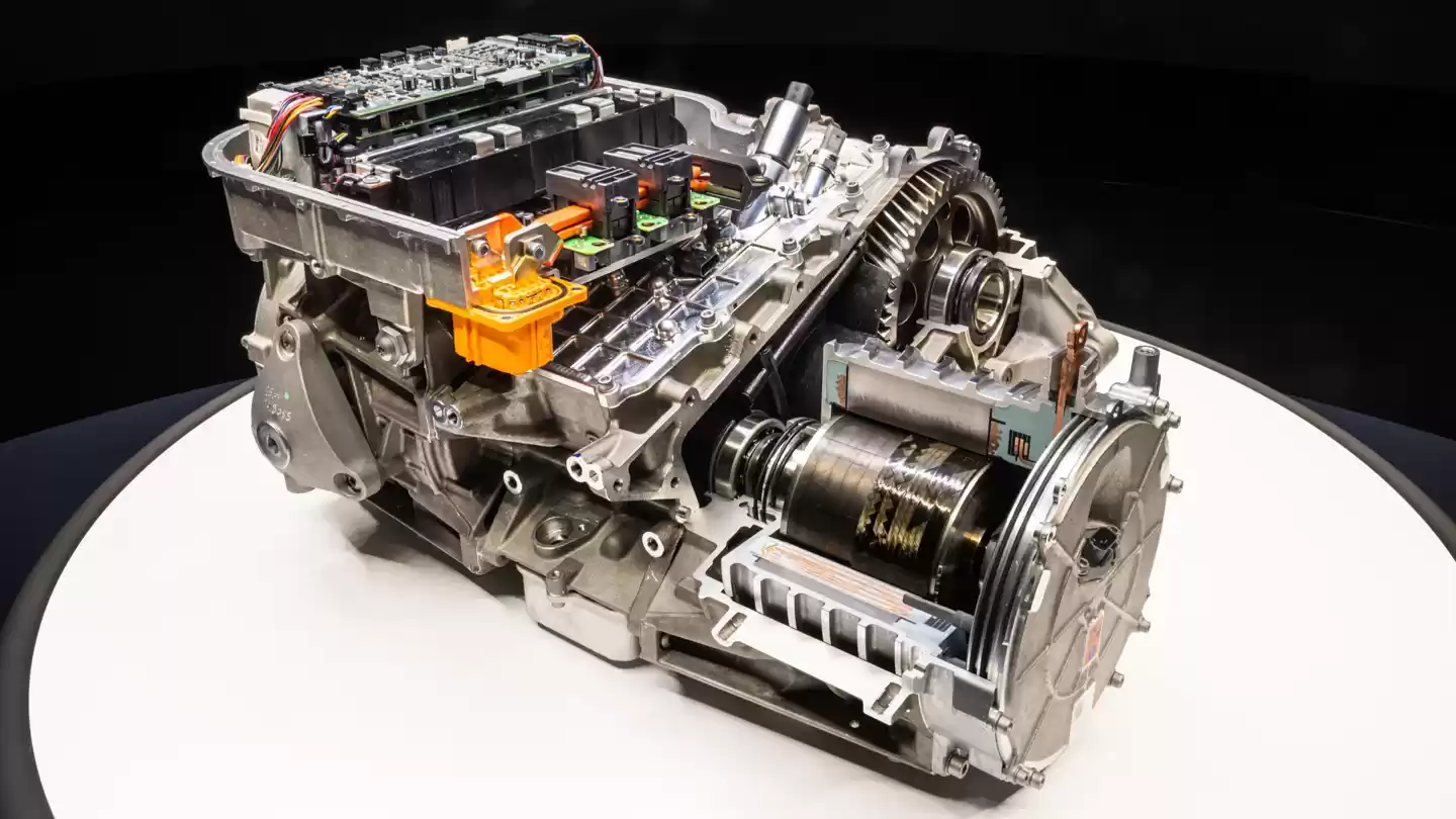 法拉利预热旗下首款纯电超跑:马力超