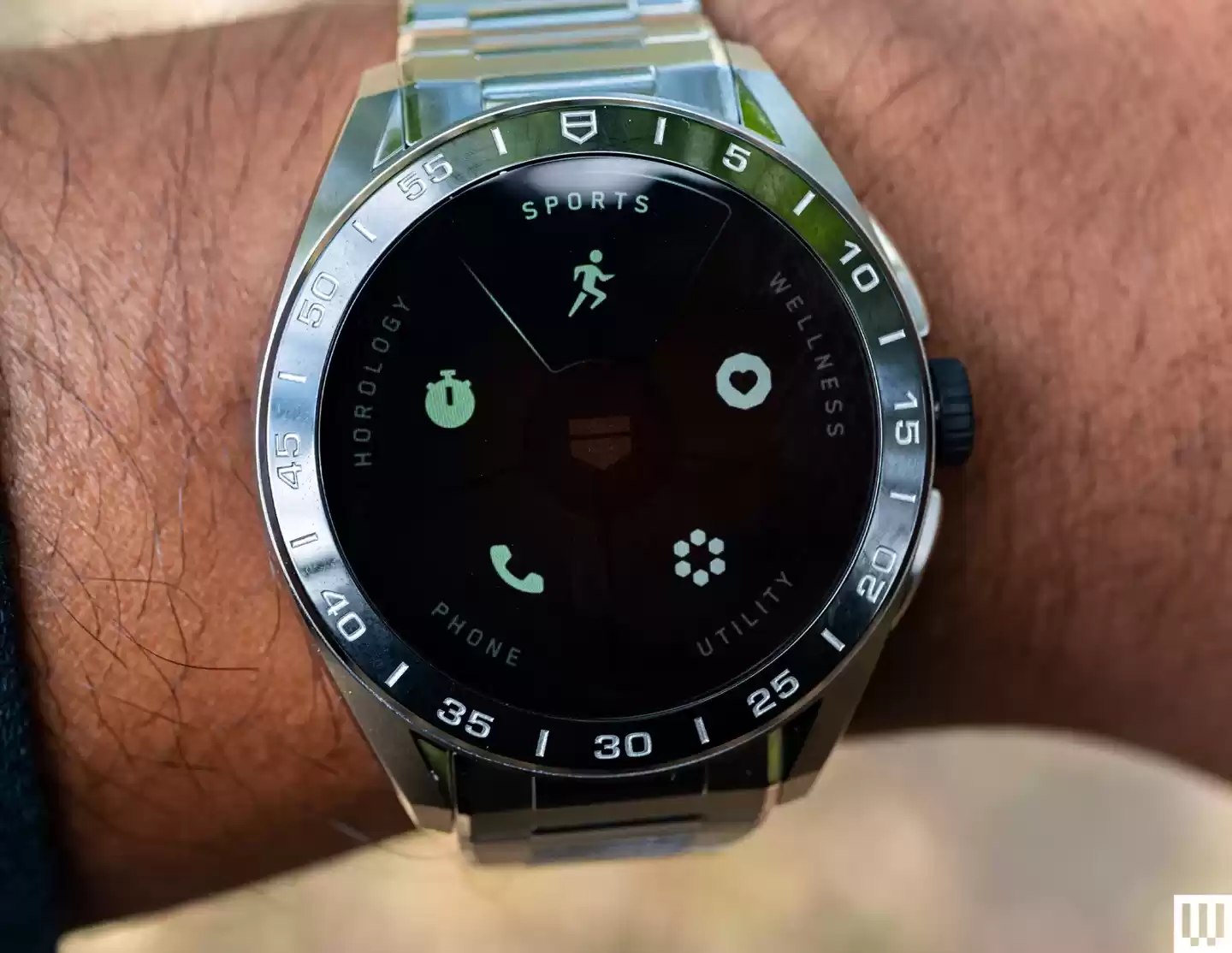 70% 用户是果粉：泰格豪雅新手表 Calibre E5 挥别谷歌 Wear OS，自研系统专为 iPhone 优化