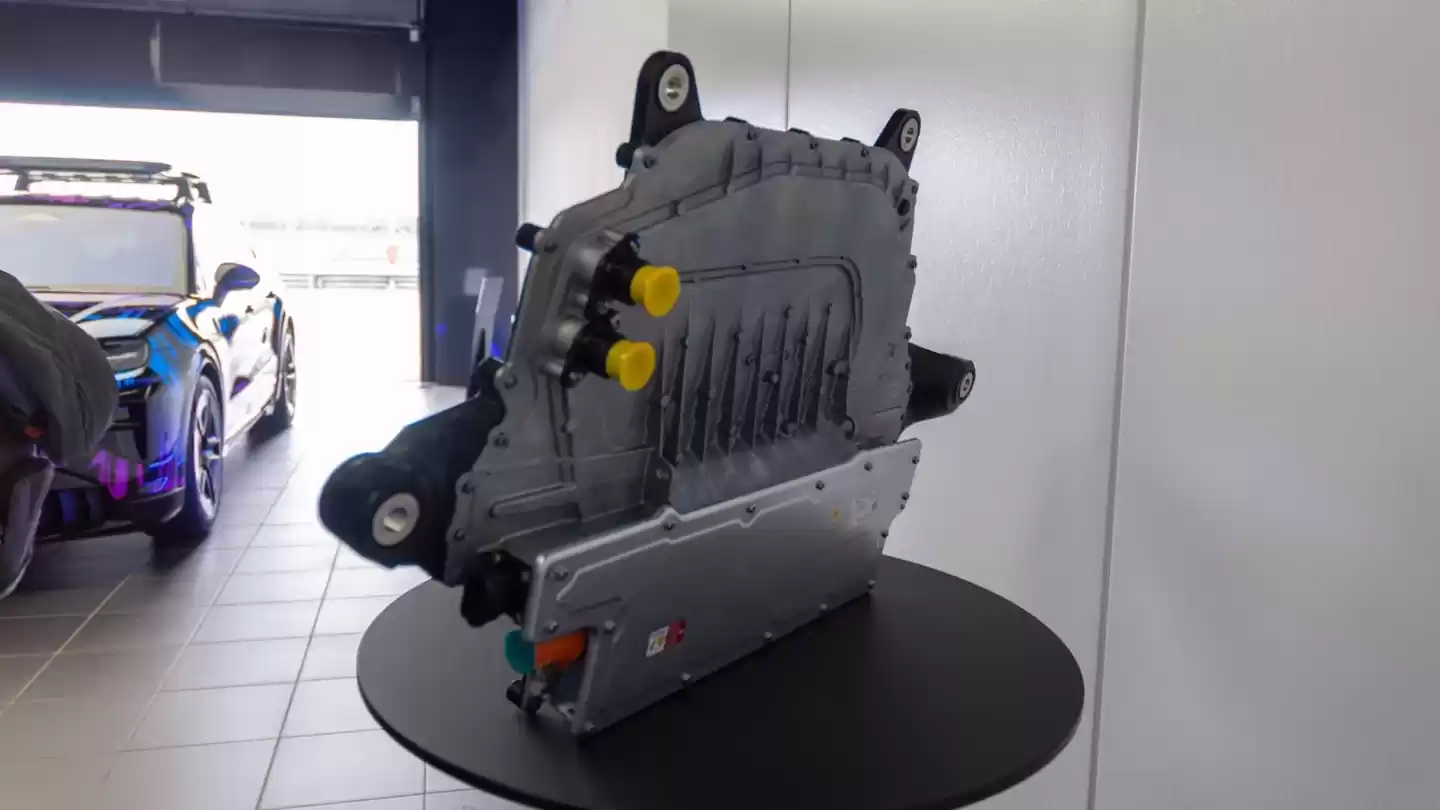 因空间限制，保时捷 Macan 电动版和 Taycan 暂时无缘无线充电技术