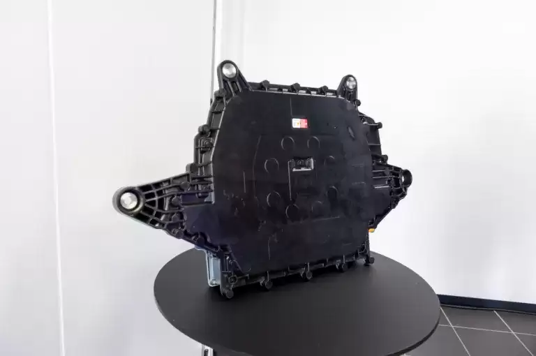 因空间限制，保时捷 Macan 电动版和 Taycan 暂时无缘无线充电技术