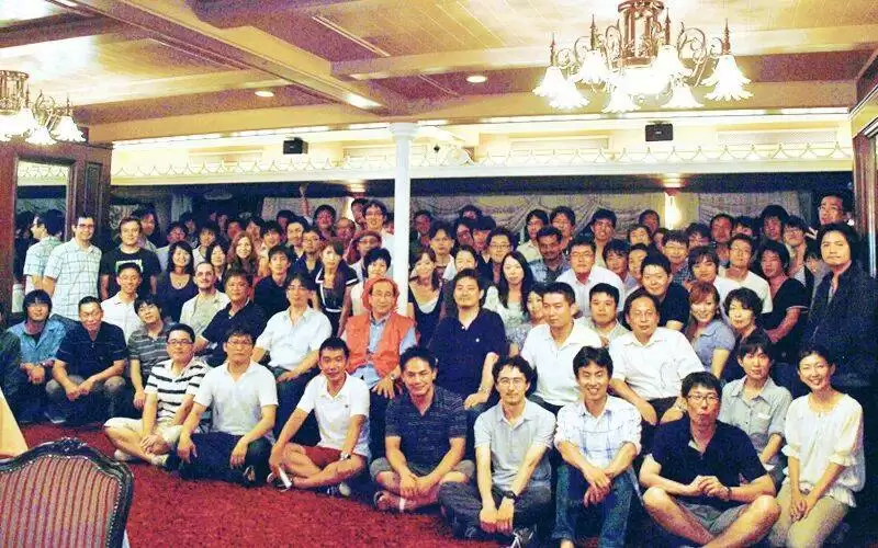 北川进与学生庆祝生日