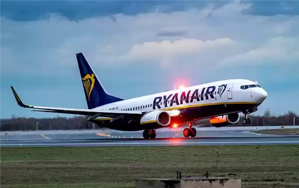 瑞安航空一航班落地