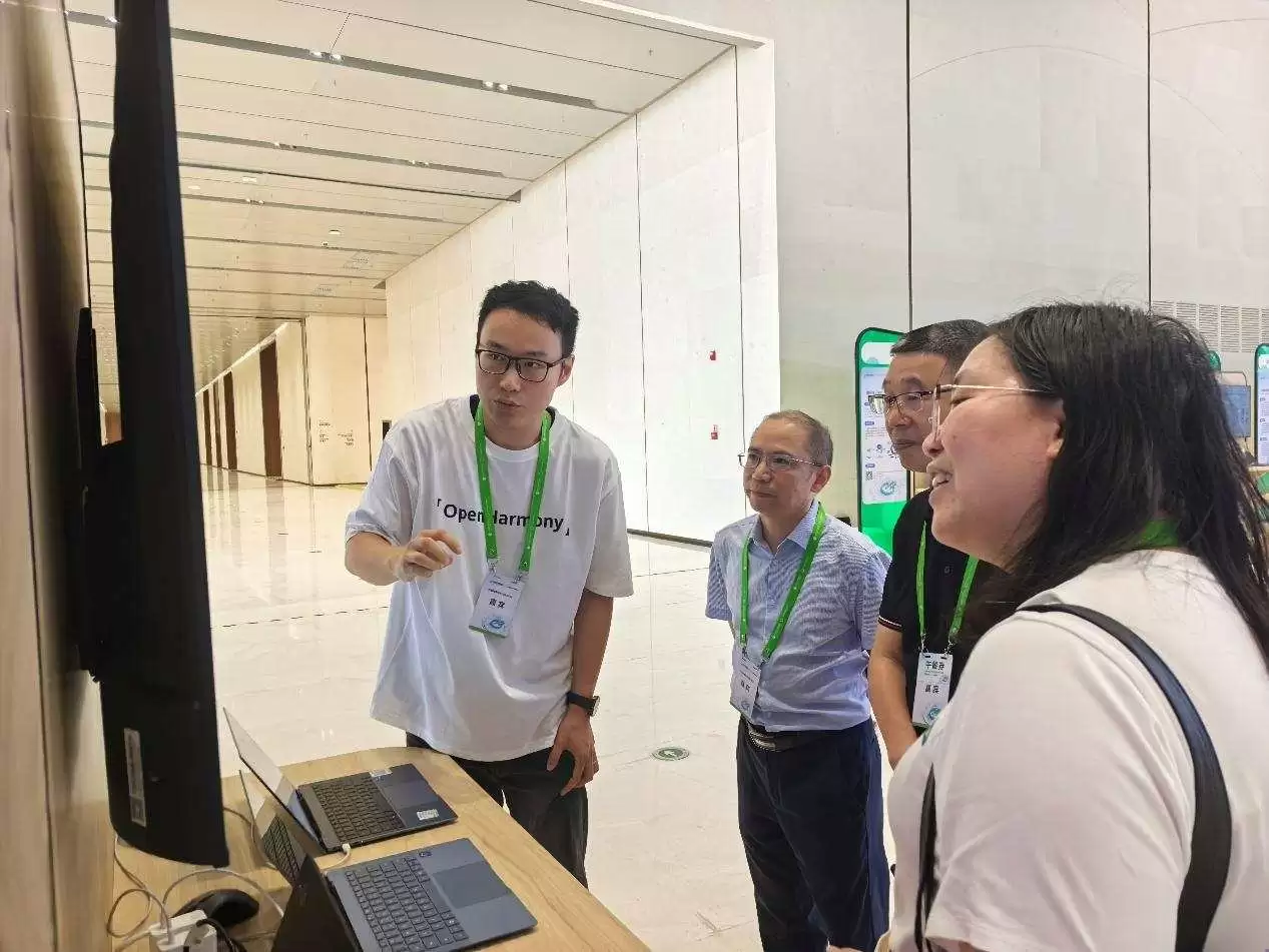 开源鸿蒙技术大会 2025 IDE 分论坛：AI 开发工具革新
