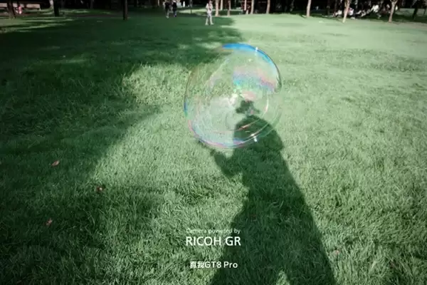 首次联名相机品牌 真我GT8 Pro实拍样张首秀 理光GR味儿拉满