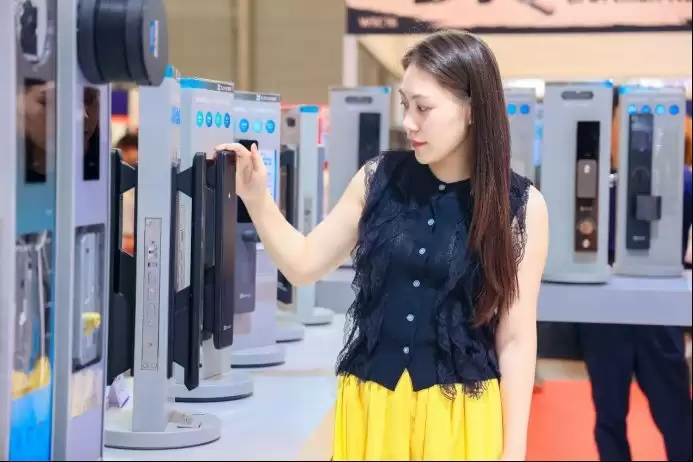 AI智能锁迎拐点 引领者缘何“花落”萤石？