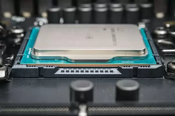 英特尔发布18A工艺Panther Lake处理器，开启2纳米时代