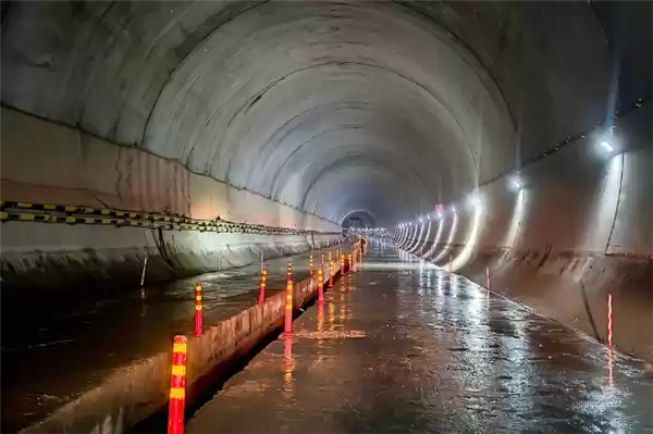 隧道工程AI大模型应用示意图