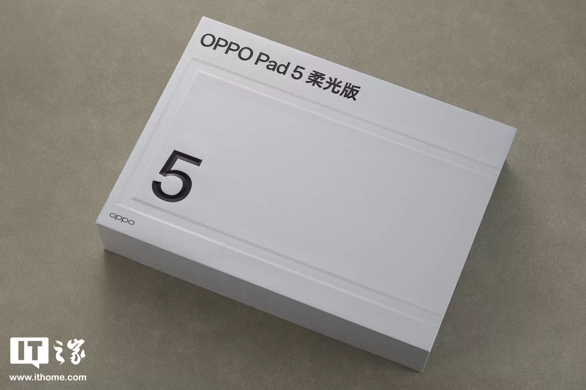 【IT之家开箱】OPPO Pad 5 柔光版图赏：全新幸运紫配色，流光幻影工艺