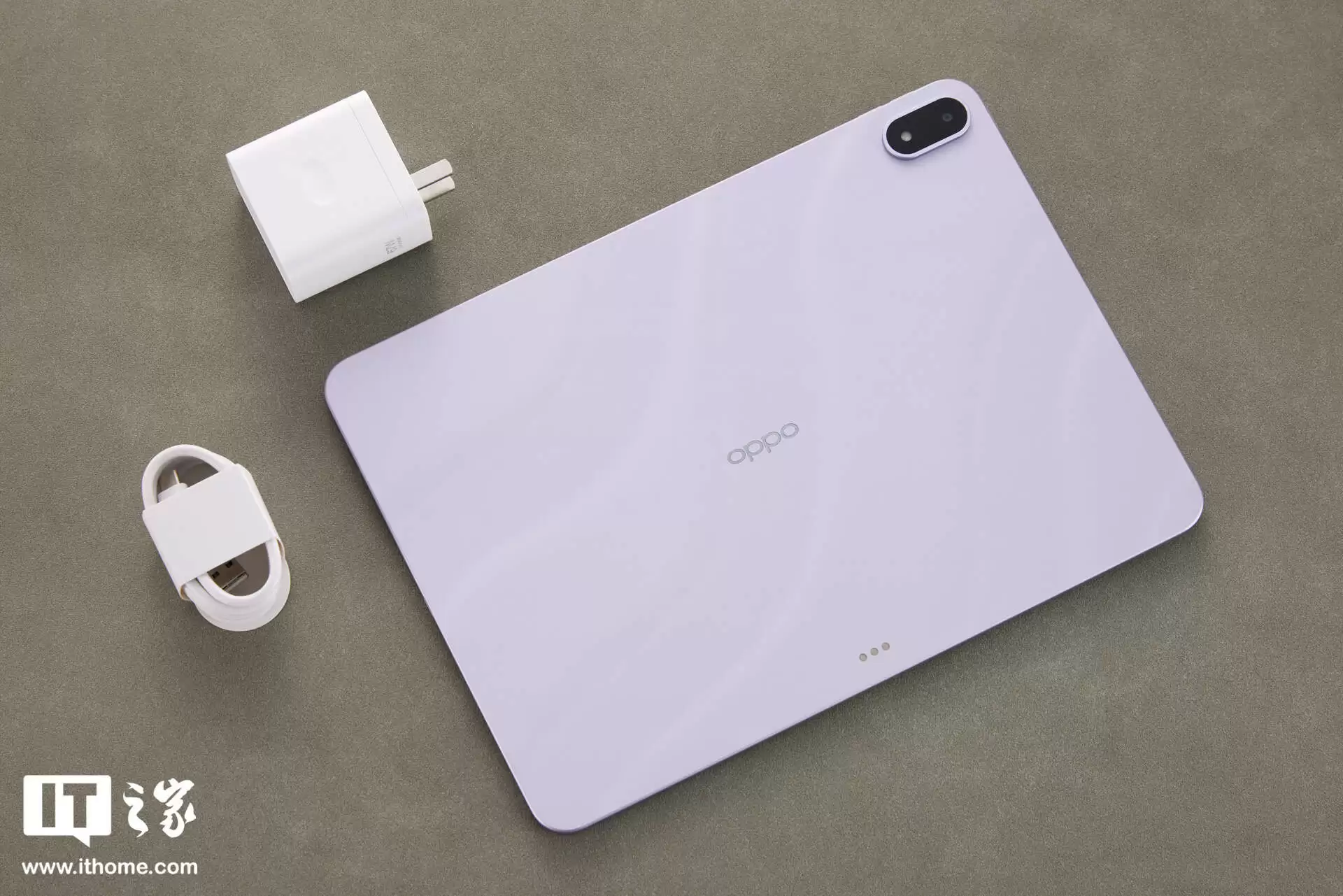 【IT之家开箱】OPPO Pad 5 柔光版图赏：全新幸运紫配色，流光幻影工艺