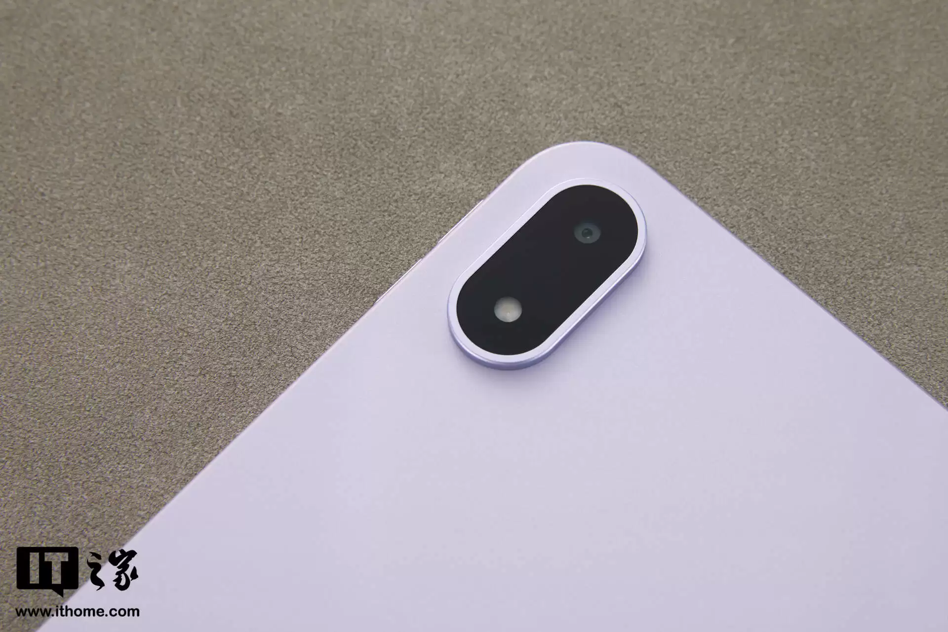 【IT之家开箱】OPPO Pad 5 柔光版图赏：全新幸运紫配色，流光幻影工艺