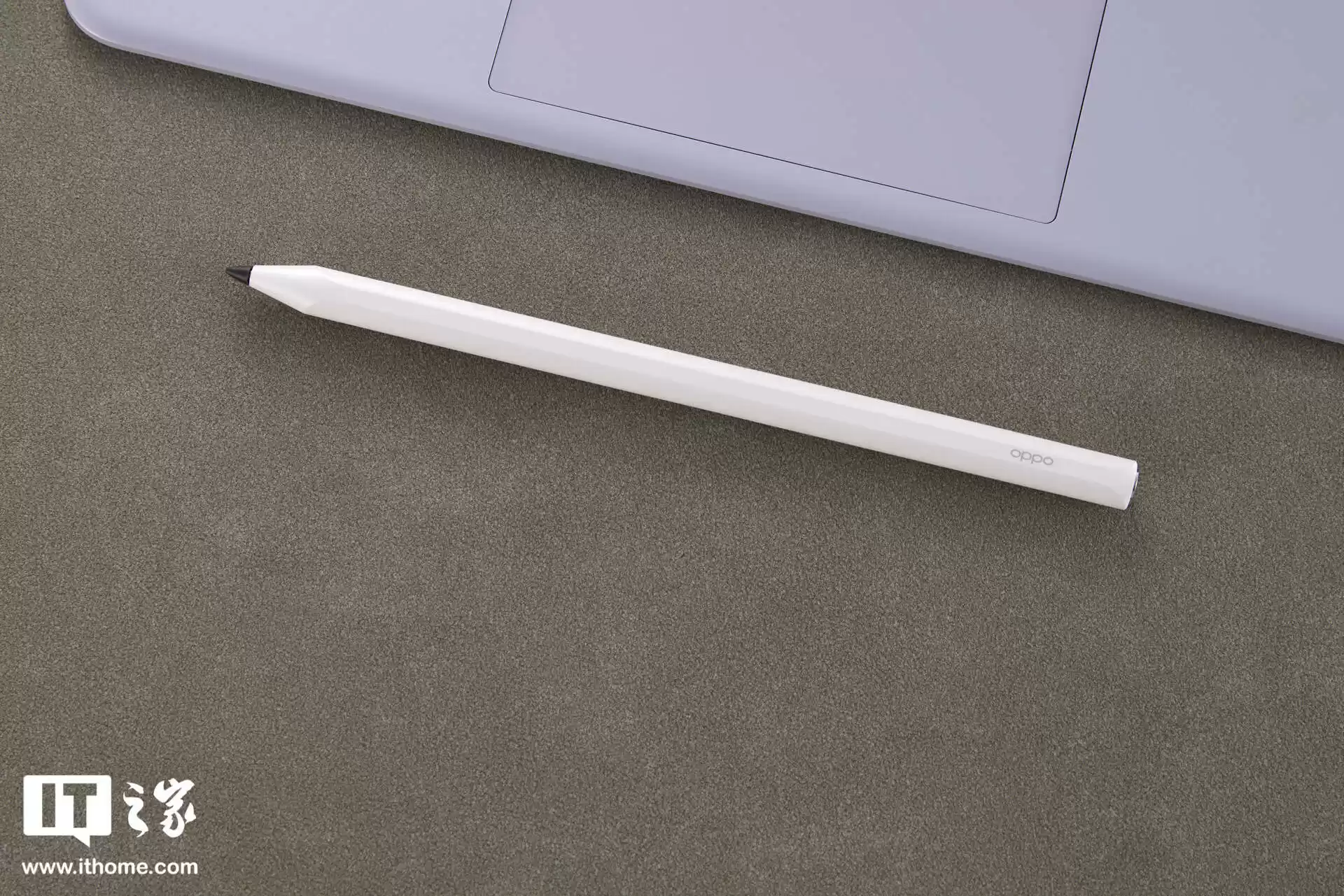 【IT之家开箱】OPPO Pad 5 柔光版图赏：全新幸运紫配色，流光幻影工艺