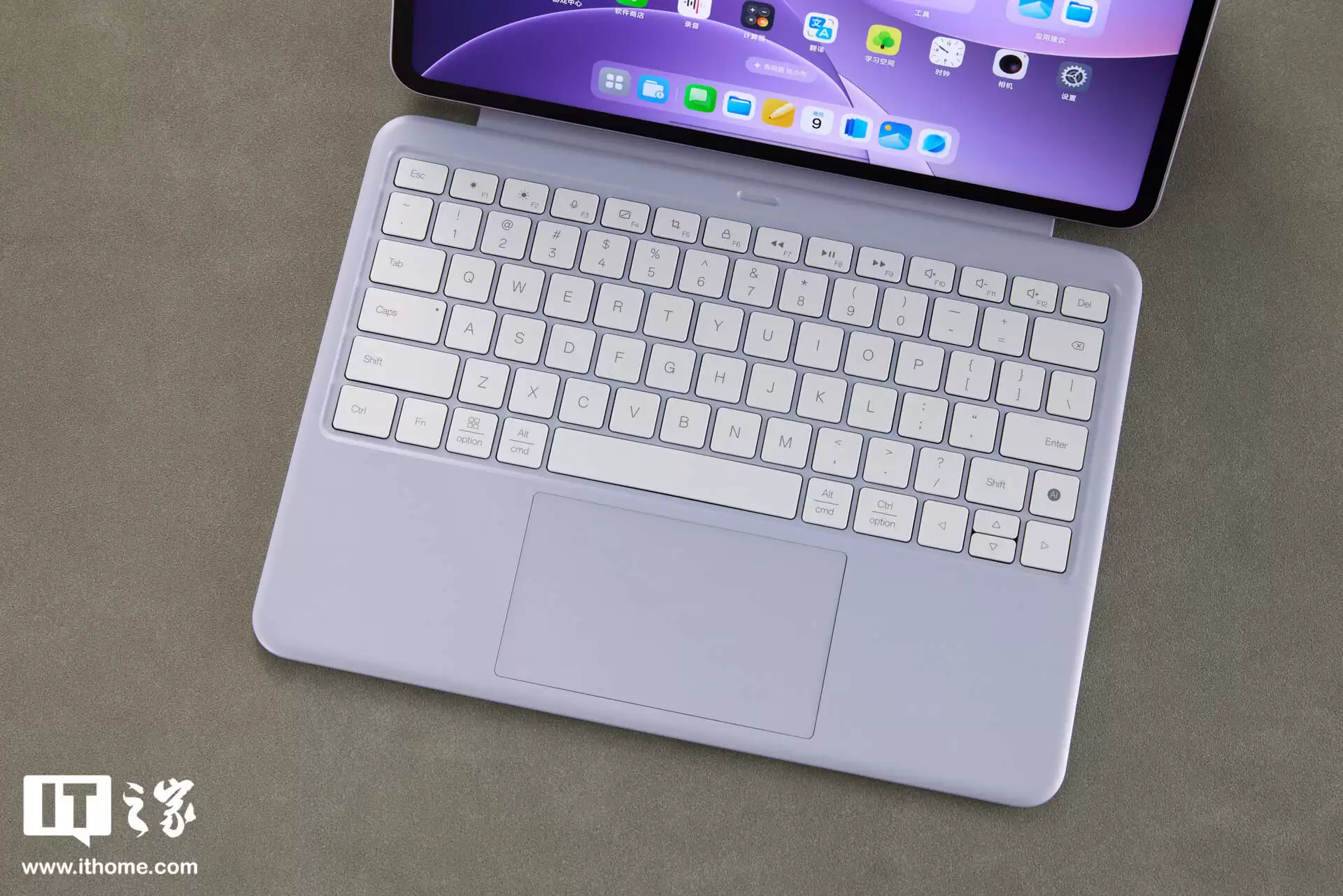 【IT之家开箱】OPPO Pad 5 柔光版图赏：全新幸运紫配色，流光幻影工艺