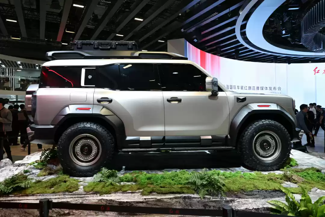 红旗首款豪华硬派越野车全网征名 TOP10 出炉，采纳者将获赠 001 号车