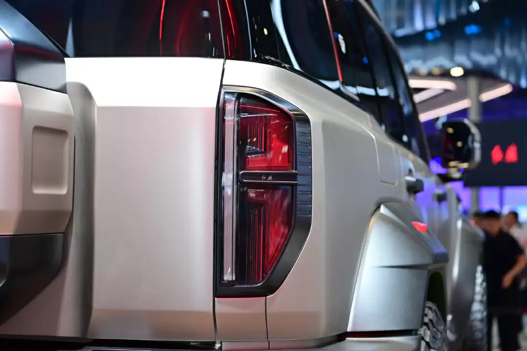 红旗首款豪华硬派越野车全网征名 TOP10 出炉，采纳者将获赠 001 号车