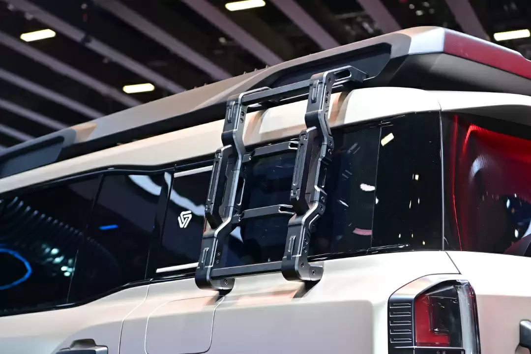 红旗首款豪华硬派越野车全网征名 TOP10 出炉，采纳者将获赠 001 号车