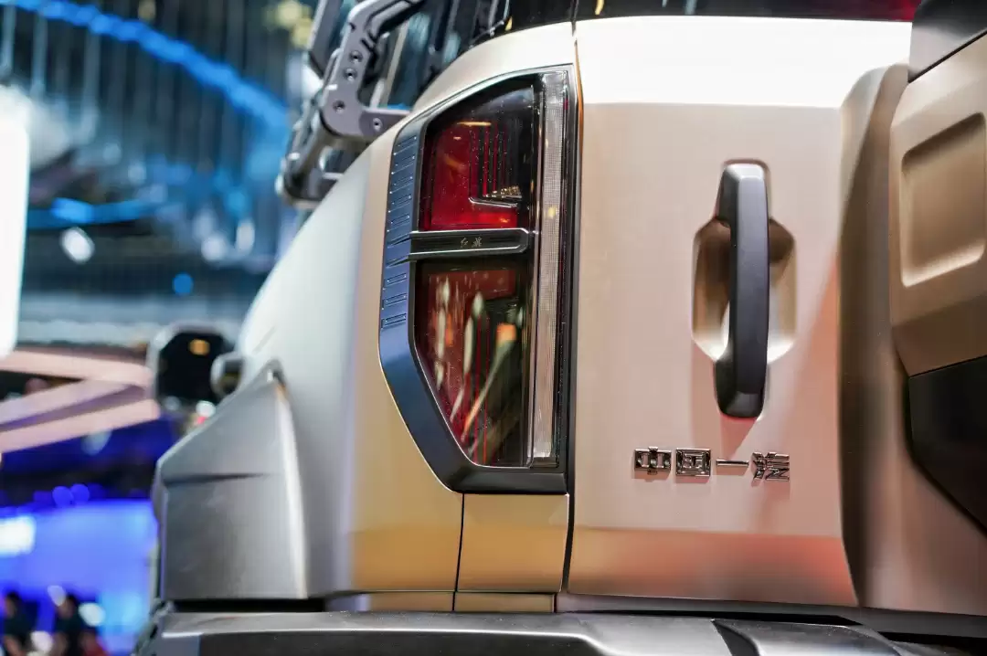 红旗首款豪华硬派越野车全网征名 TOP10 出炉，采纳者将获赠 001 号车