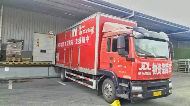 京东救援物资运输现场