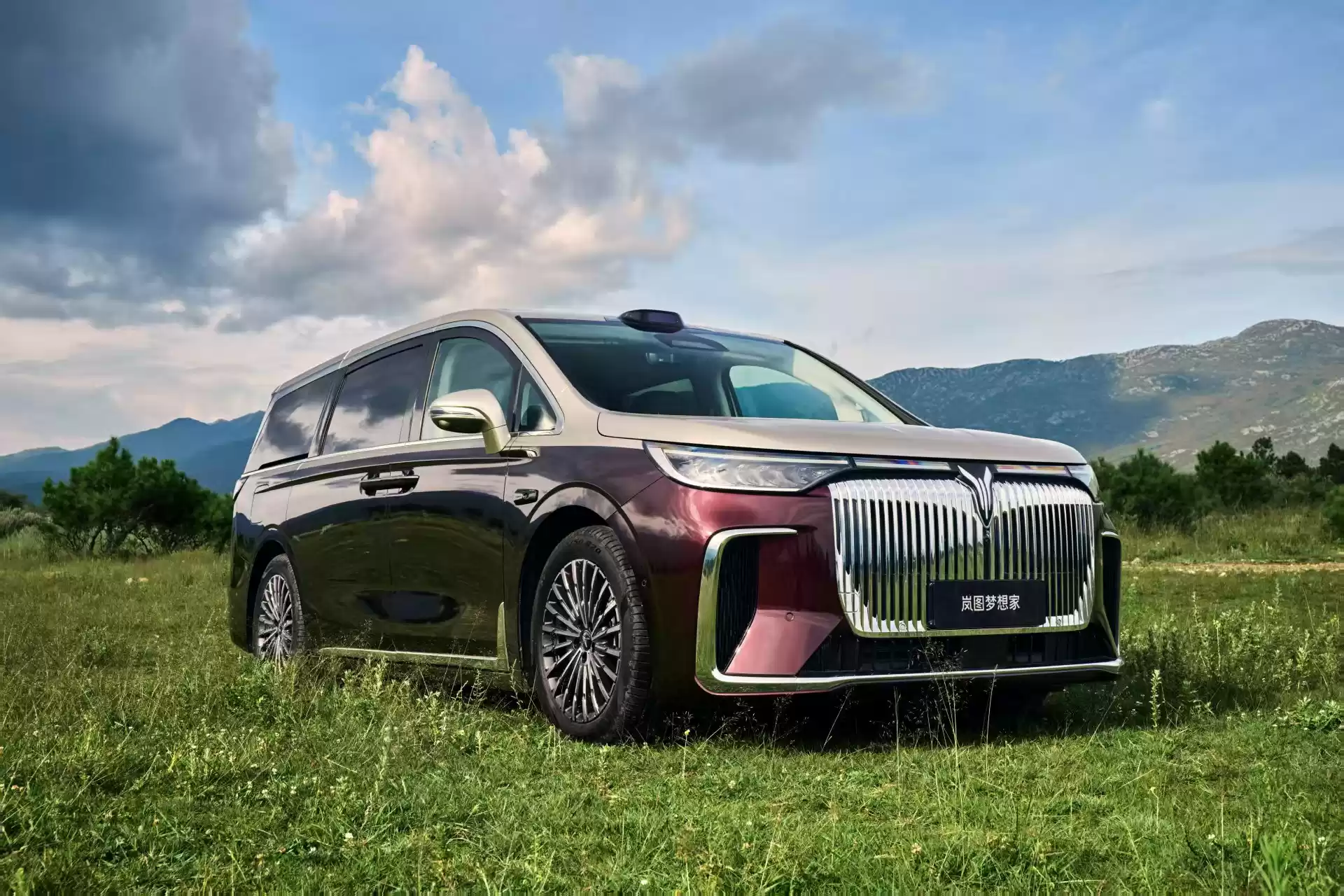 2026款岚图梦想家+(3).webp