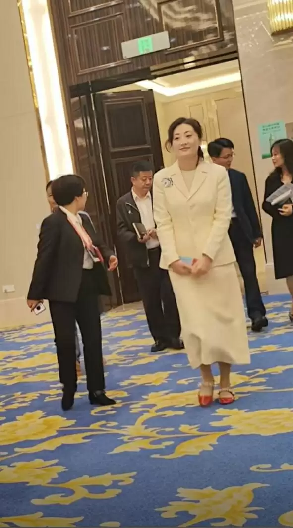 热搜第一!宗馥莉已经辞职