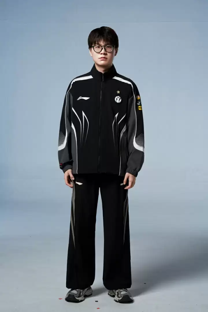 iG发布2025英雄联盟全球总决赛定妆照:再赴極境,此战留名