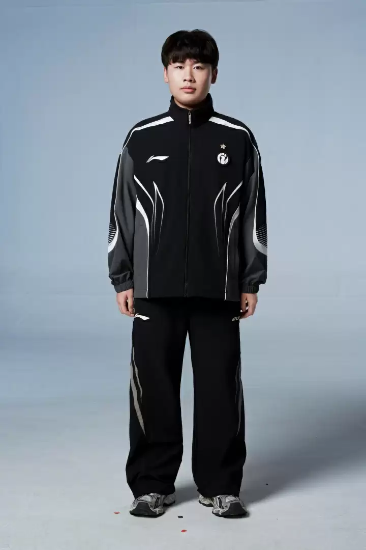 iG发布2025英雄联盟全球总决赛定妆照:再赴極境,此战留名