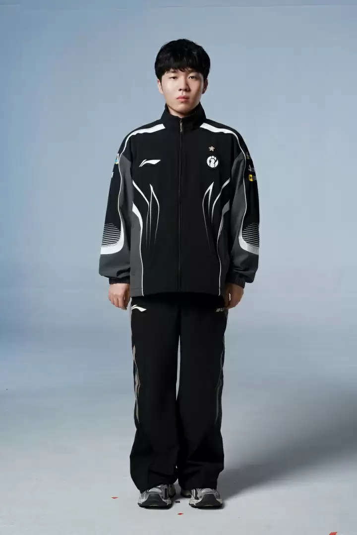 iG发布2025英雄联盟全球总决赛定妆照:再赴極境,此战留名