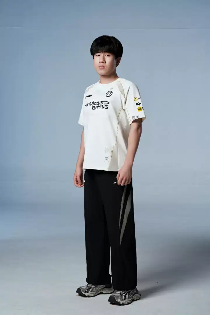 iG发布2025英雄联盟全球总决赛定妆照:再赴極境,此战留名