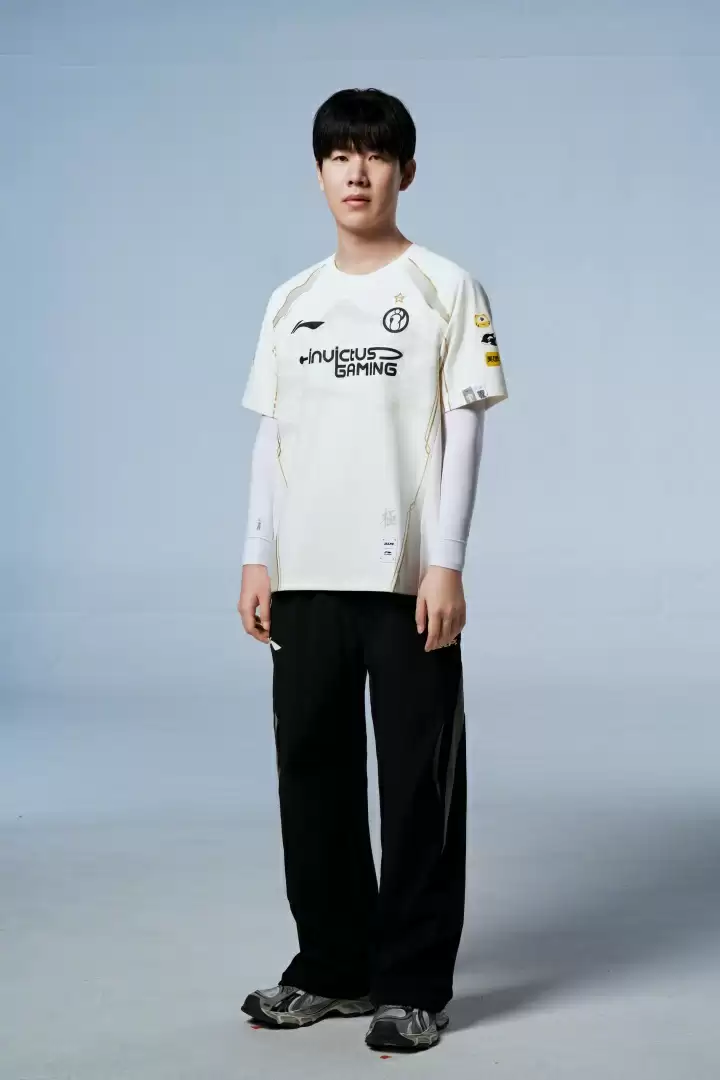 iG发布2025英雄联盟全球总决赛定妆照:再赴極境,此战留名