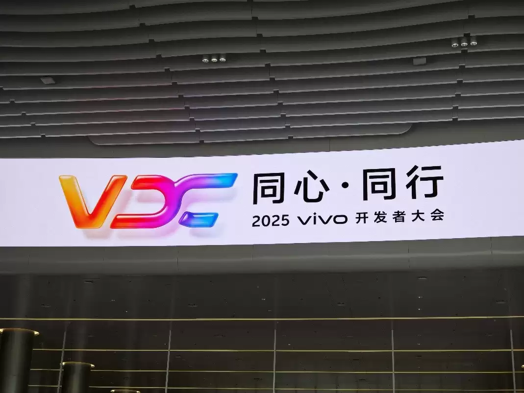 iQOO 15系列真机展示