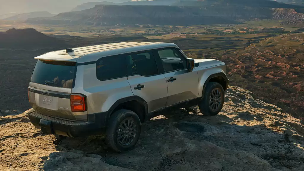 丰田探索车载无人机系统:车辆通过复杂路况之前能帮你“探路”