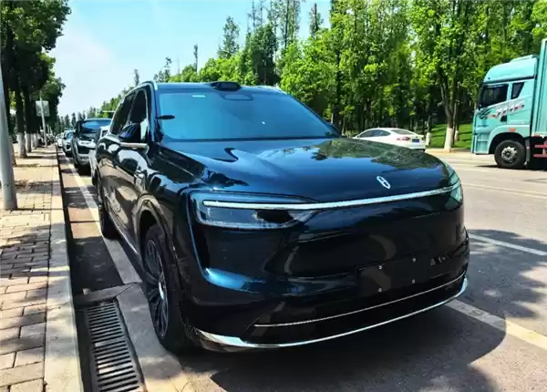 全新问界M7前脸设计