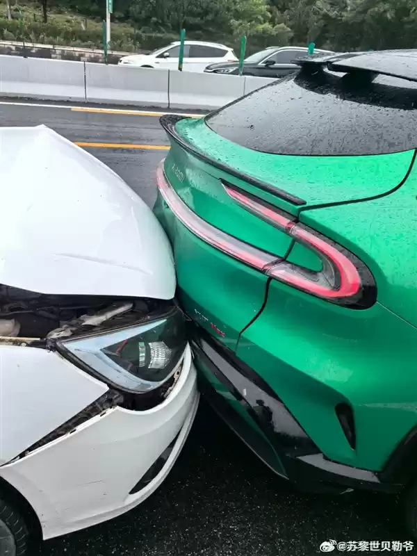 博主赞叹小米YU7