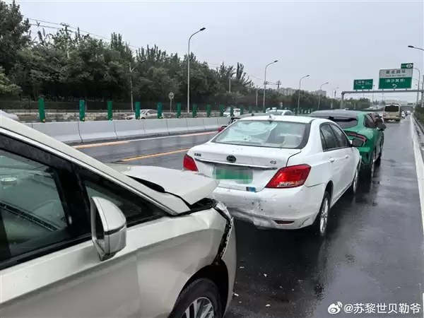 博主赞叹小米YU7