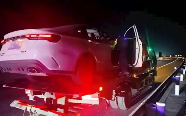 一轿车高速上定速巡航失灵