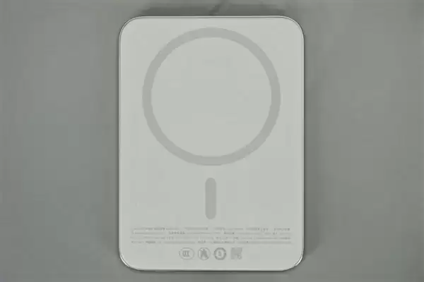 299元卖爆!小米金沙江电池磁吸超薄充电宝拆解:用料扎实