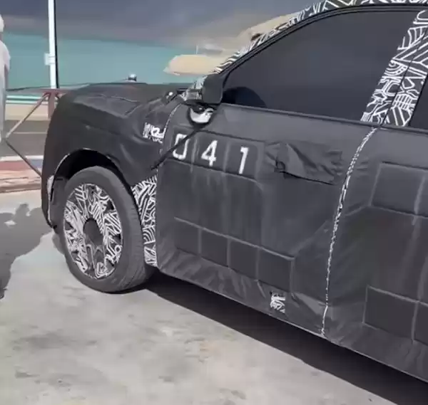 小米第三款车YU9要来了!雷军亲赴新疆试车 多张实车谍照曝光:增程动力 车长超5米2