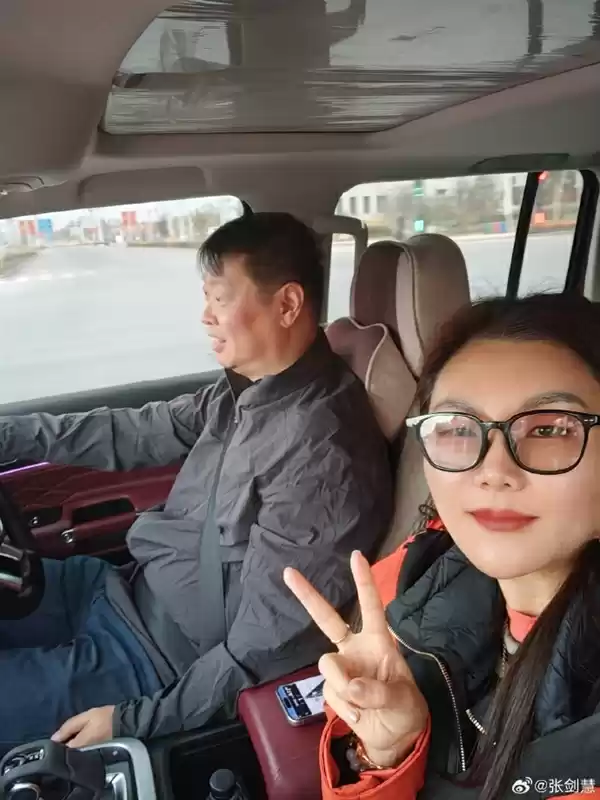 小米第三款车YU9要来了!雷军亲赴新疆试车 多张实车谍照曝光:增程动力 车长超5米2