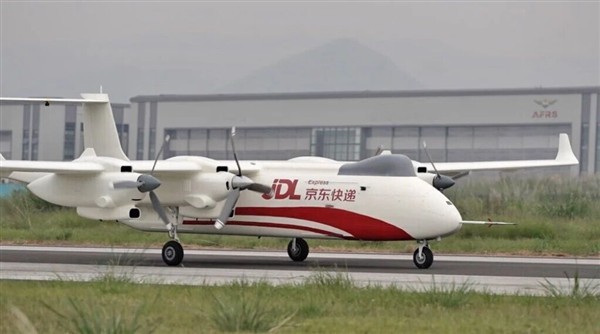 京东物流首飞大型无人机跨省运送大闸蟹