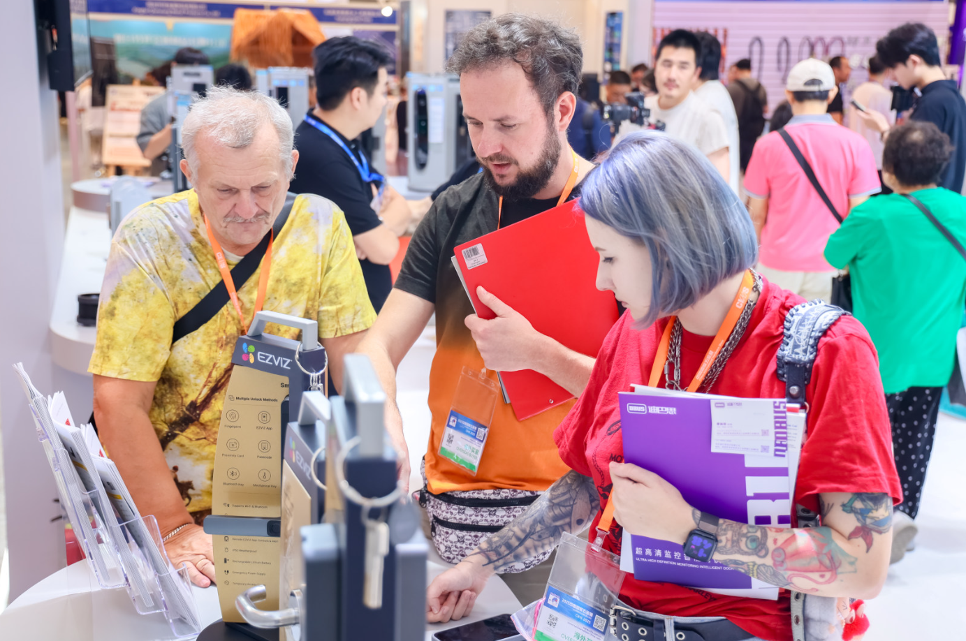 萤石“锁”定2025中国国际五金展C位！AI智能锁引领者秀出硬核实力与行业担当
