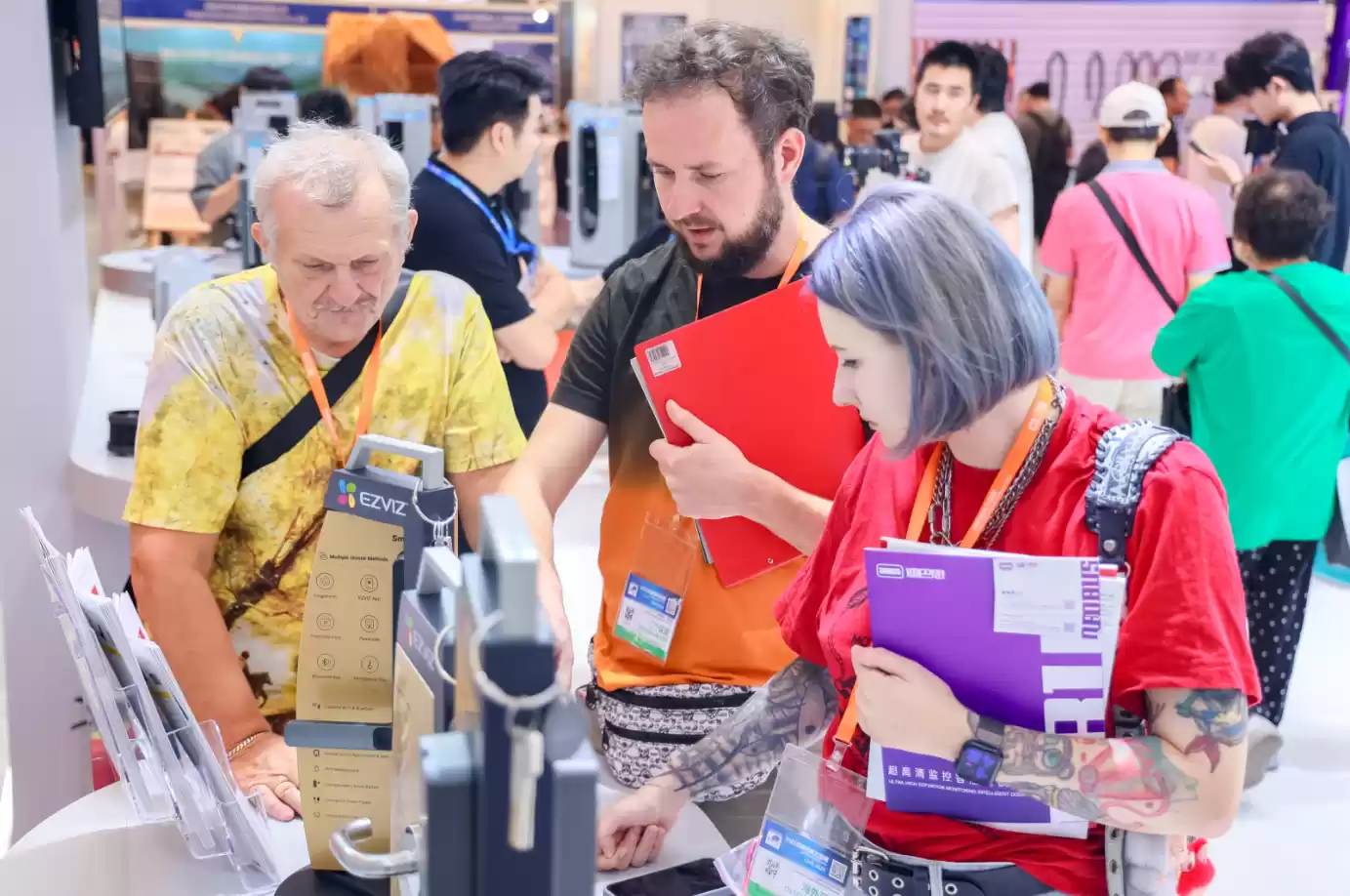 萤石“锁”定2025中国国际五金展C位!AI智能锁引领者秀出硬核实力与行业担当