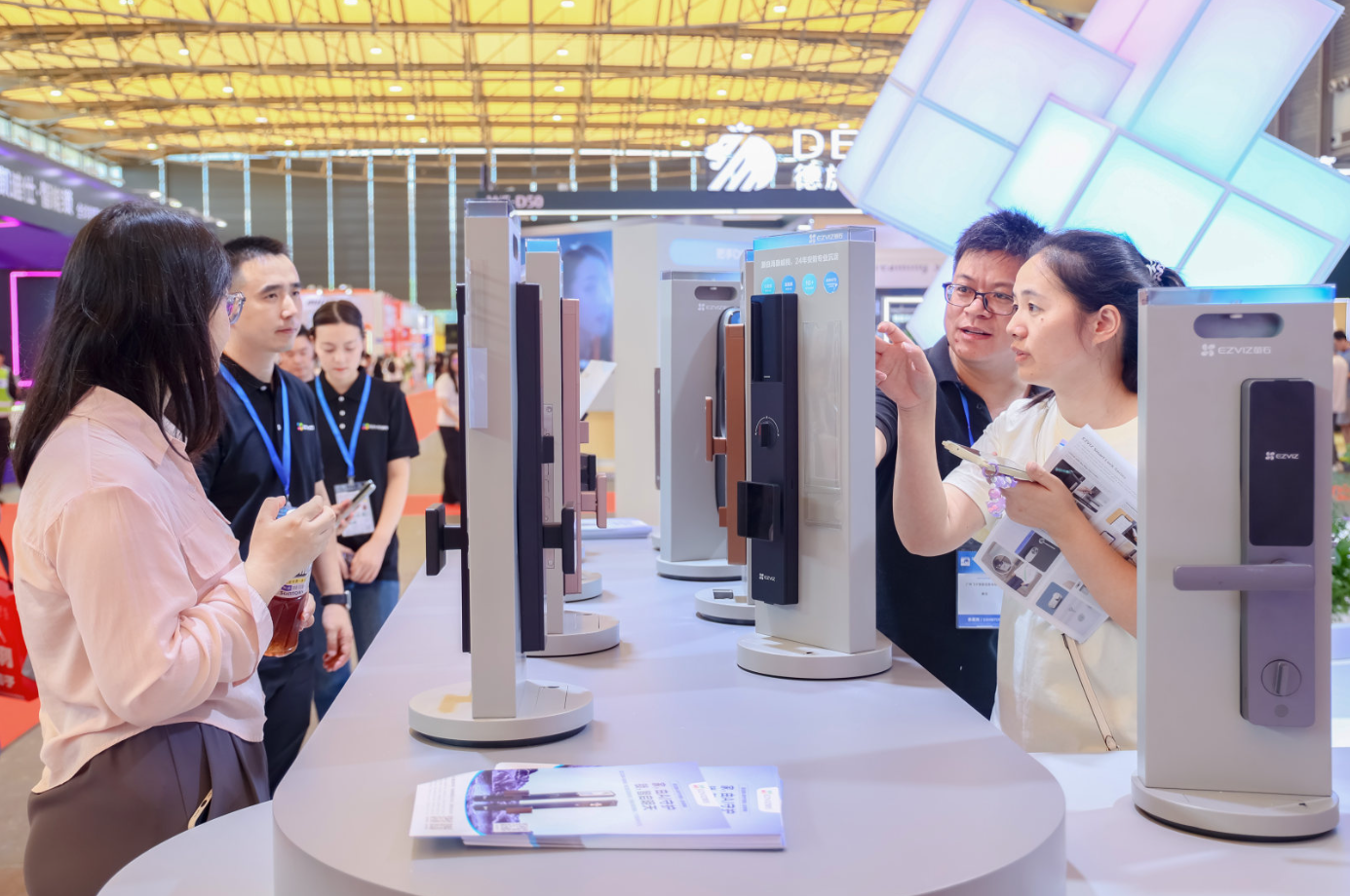 萤石“锁”定2025中国国际五金展C位！AI智能锁引领者秀出硬核实力与行业担当
