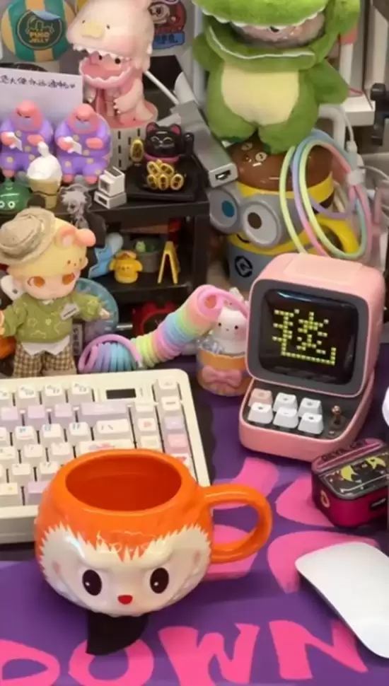 女生花万元改造工位，网友直呼超快乐