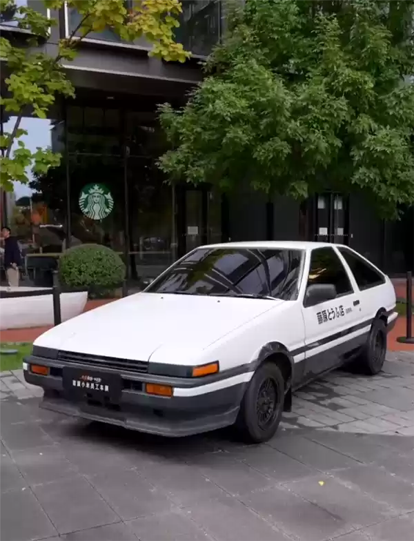 首届小米员工车展开展：F1赛车、AE86等亮相