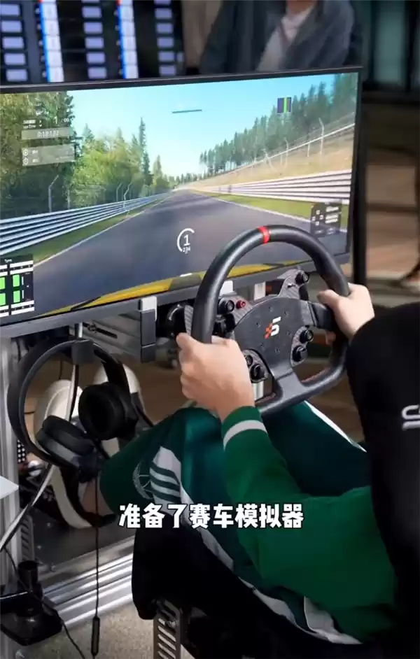 首届小米员工车展开展：F1赛车、AE86等亮相