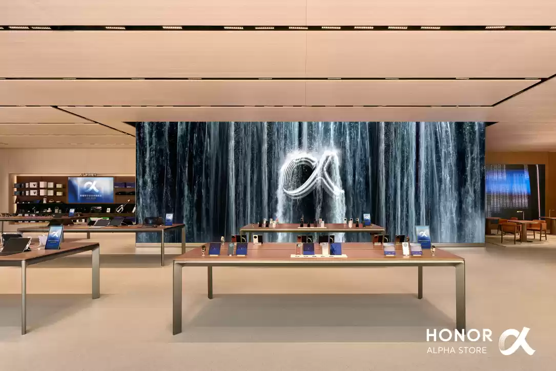 荣耀阿尔法旗舰店上《新闻联播》：AI + 首发经济打造消费新样本，Magic8 超前体验引关注