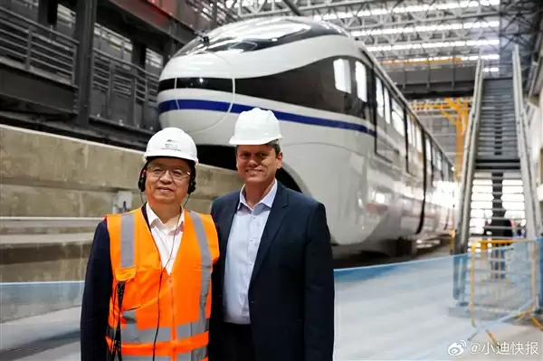 比亚迪在巴西圣保罗造了一辆“空中列车”