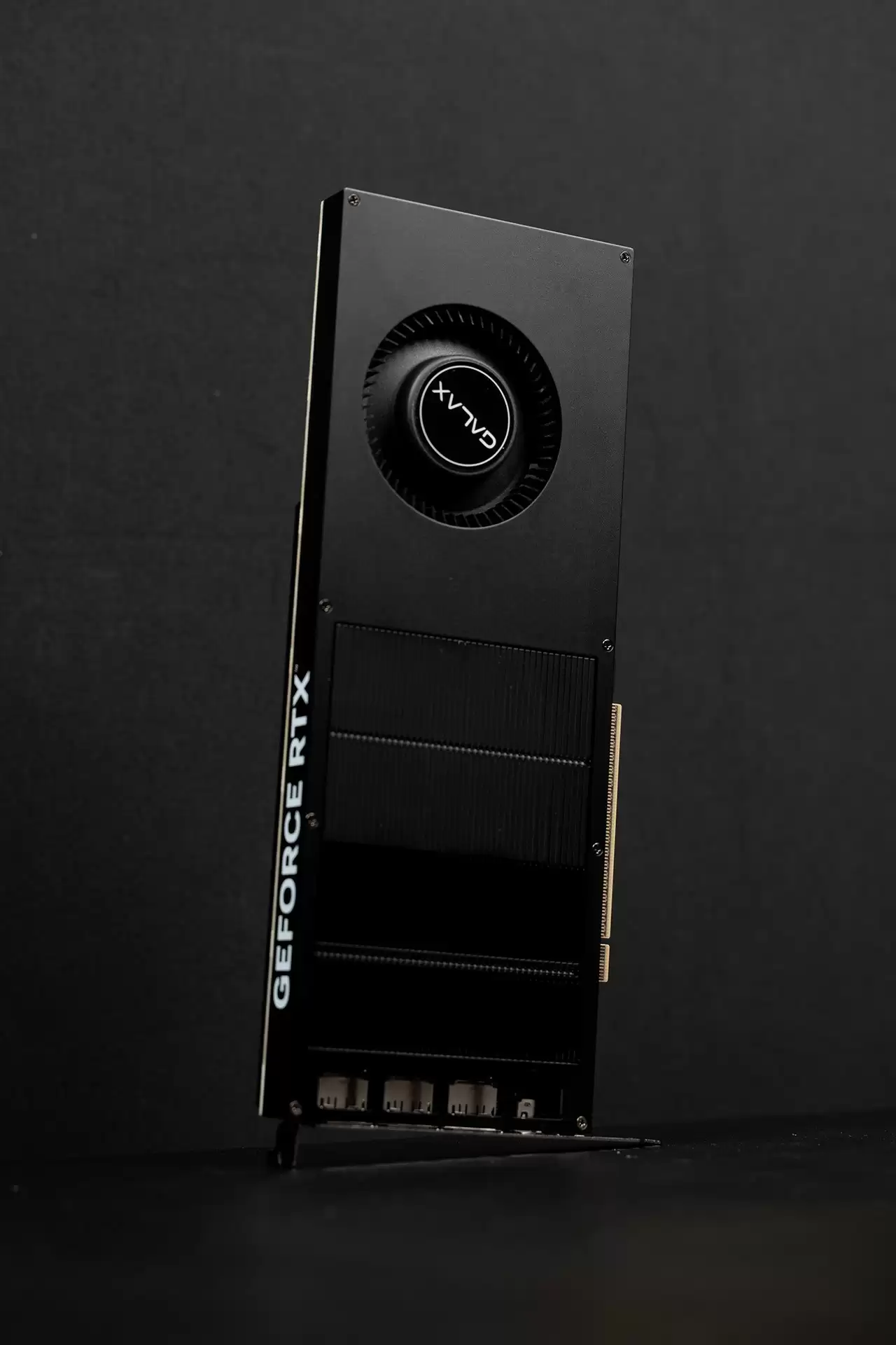 单槽涡轮卡!影驰GeForceRTX 5060 Ti无双MAX显卡开箱